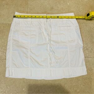 Ann Taylor LOFT Chic White Cargo Skirt in Size 8